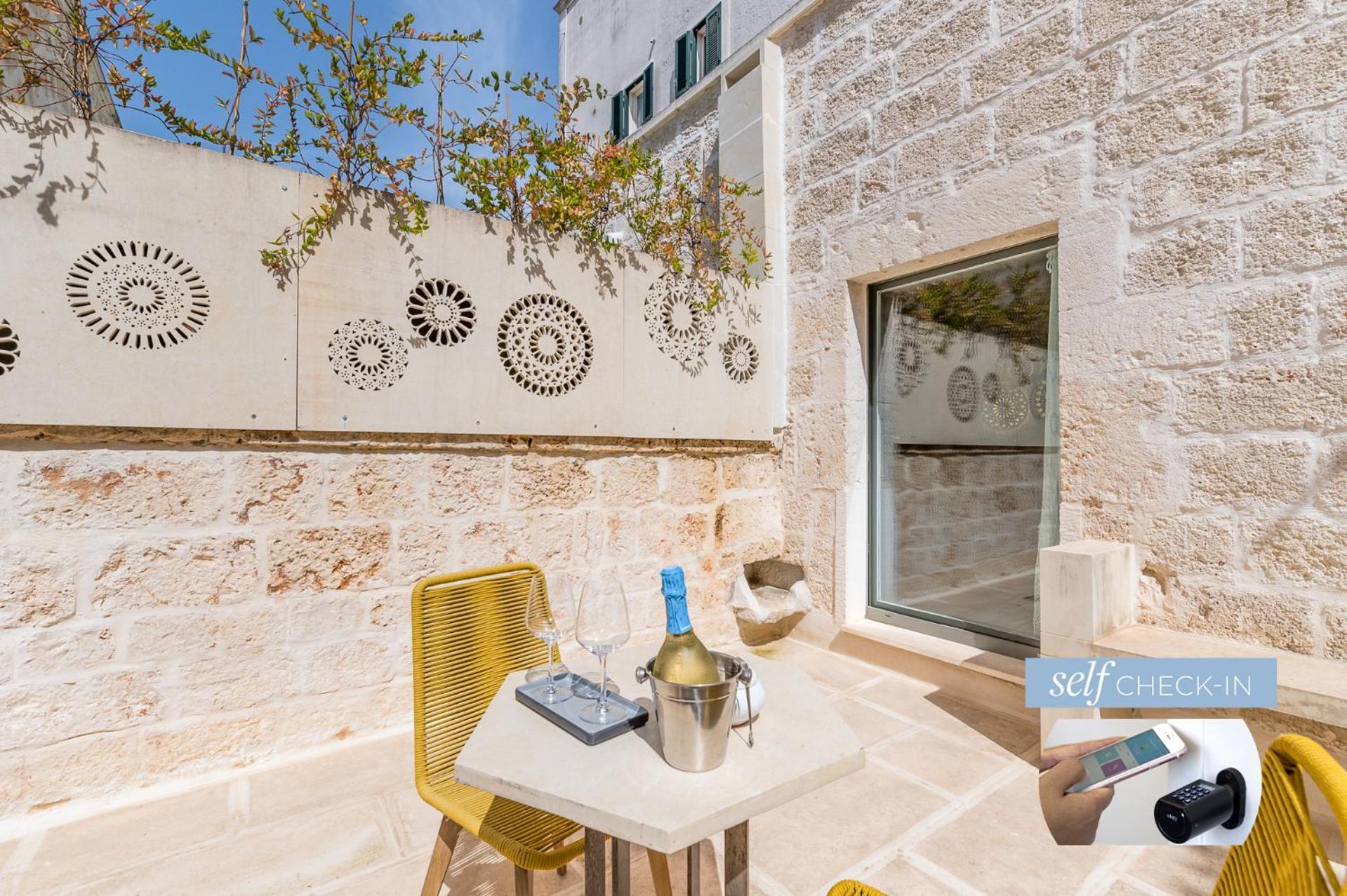 Vico Bianco Raro Smart Rooms Collection Ostuni Exterior photo