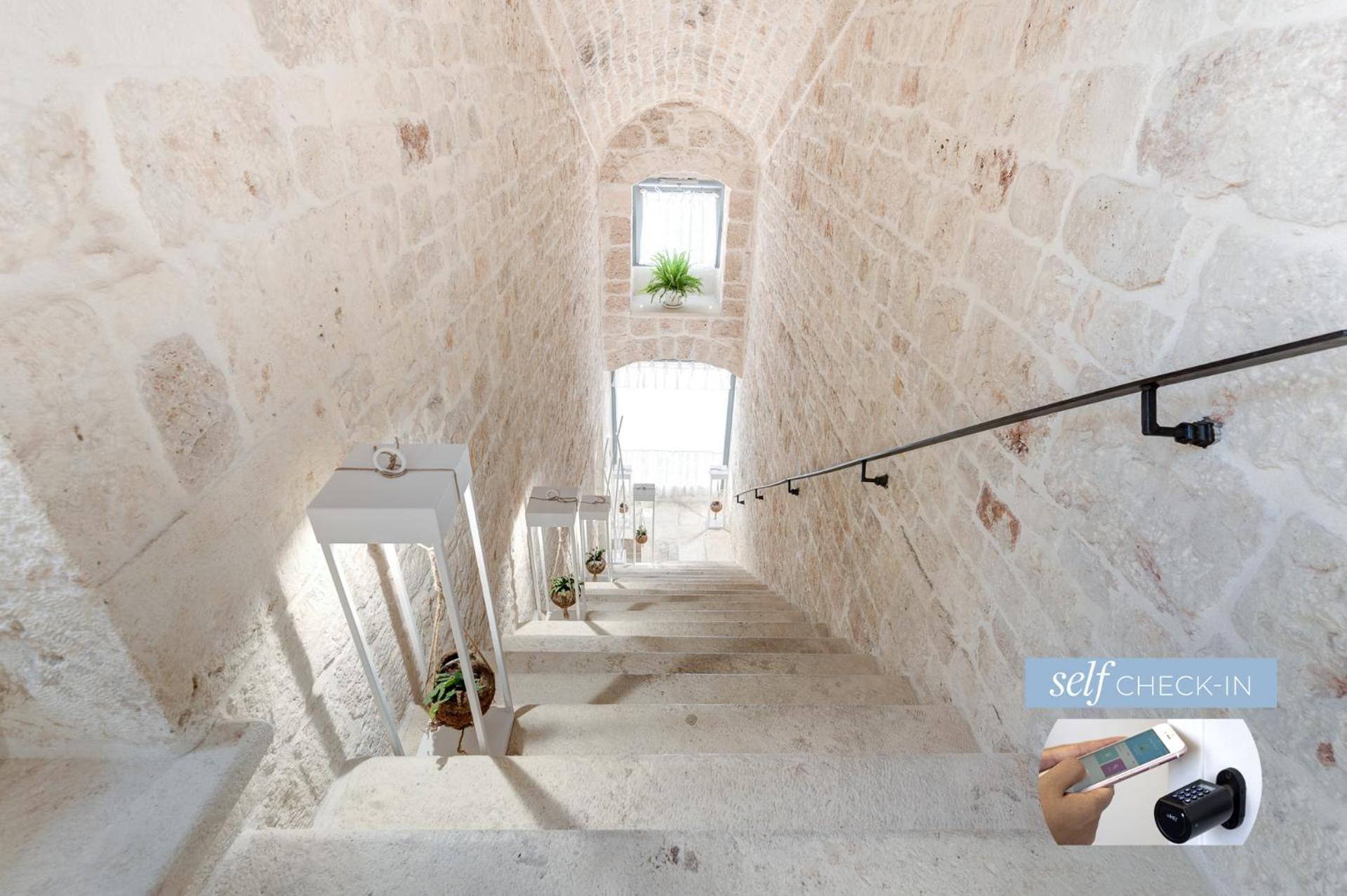 Vico Bianco Raro Smart Rooms Collection Ostuni Exterior photo
