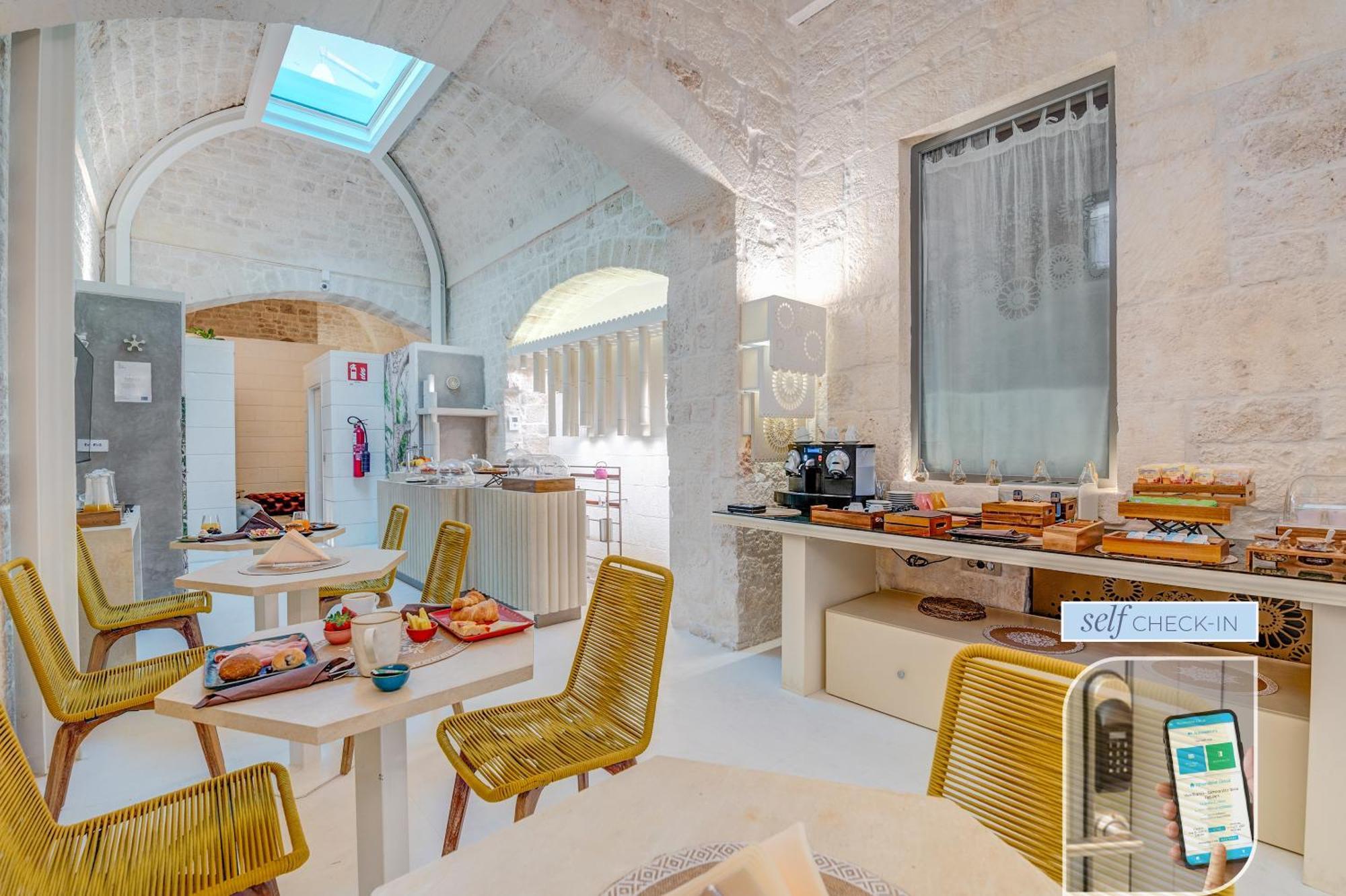 Vico Bianco Raro Smart Rooms Collection Ostuni Exterior photo
