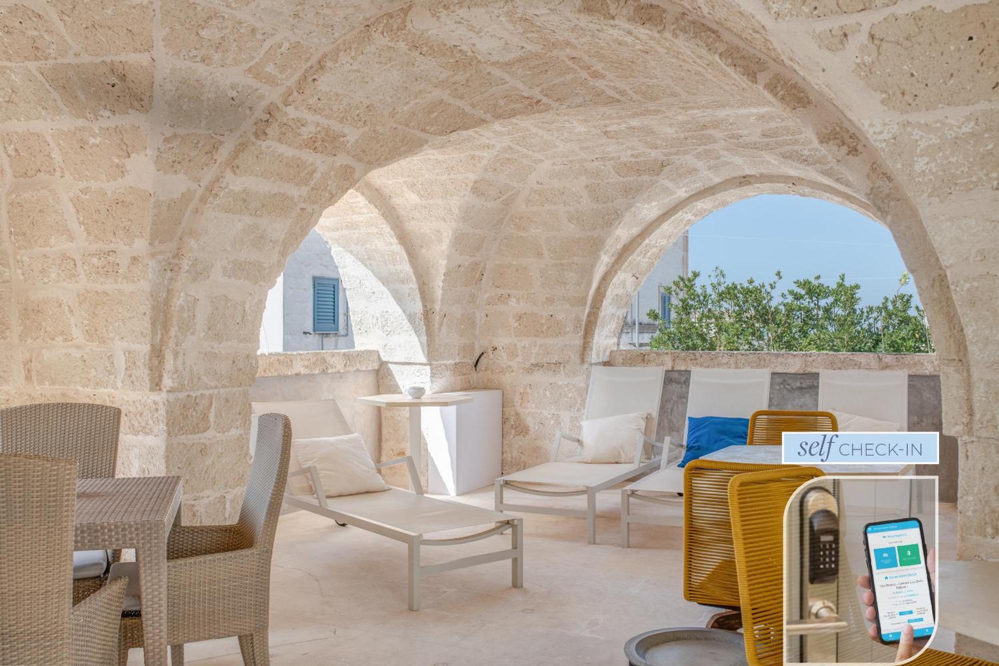 Vico Bianco Raro Smart Rooms Collection Ostuni Exterior photo