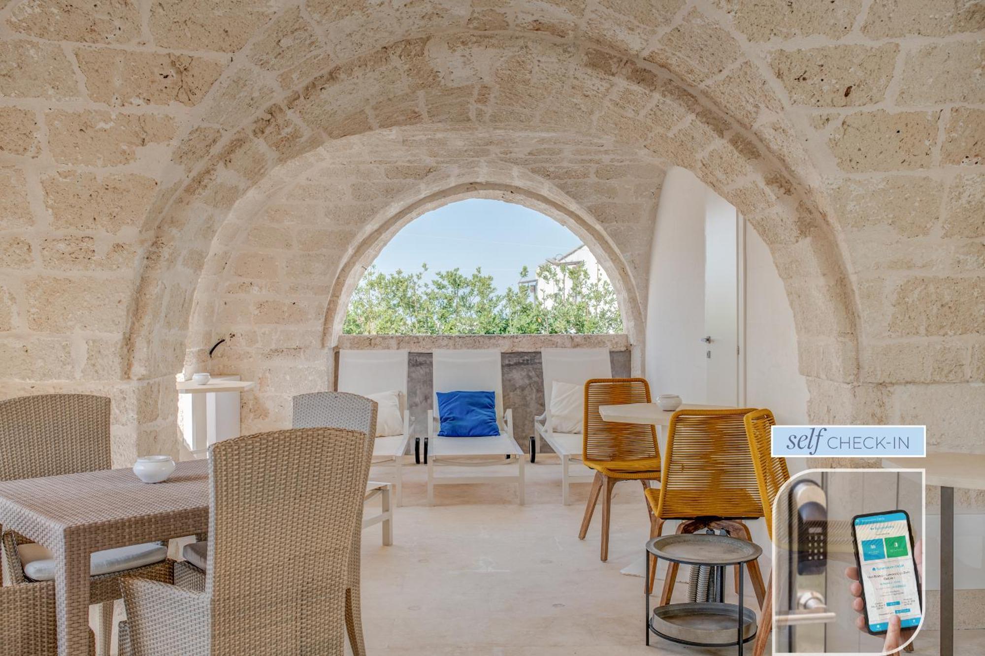 Vico Bianco Raro Smart Rooms Collection Ostuni Exterior photo
